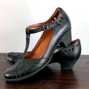 COBB HILL Aubrey Leather T-strap Comfort Dress Shoe